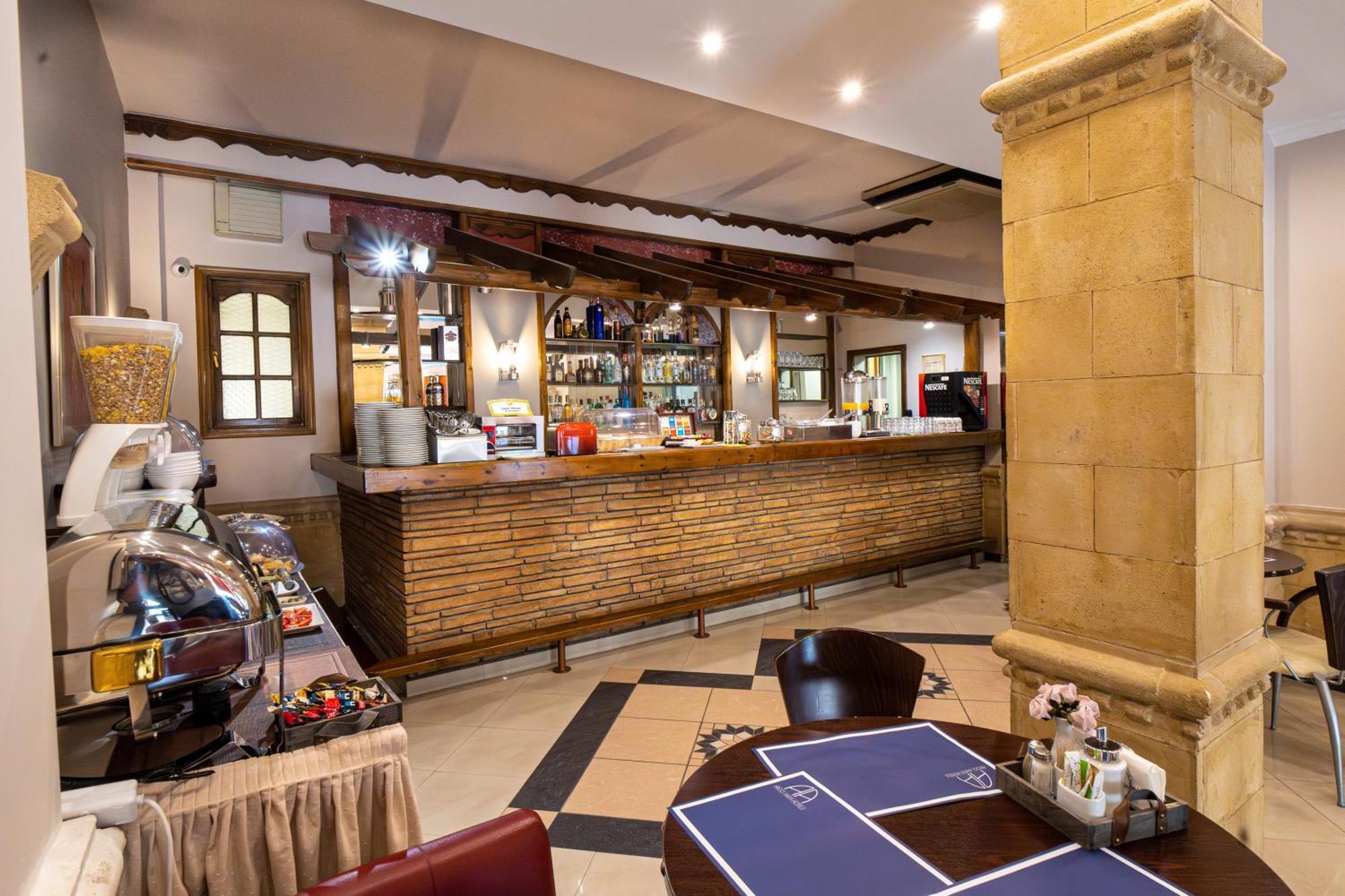 Argo Hotel Piraeus Luaran gambar